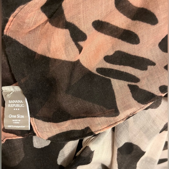 Banana Republic Other - Women Scarf leopard print Banana Republic